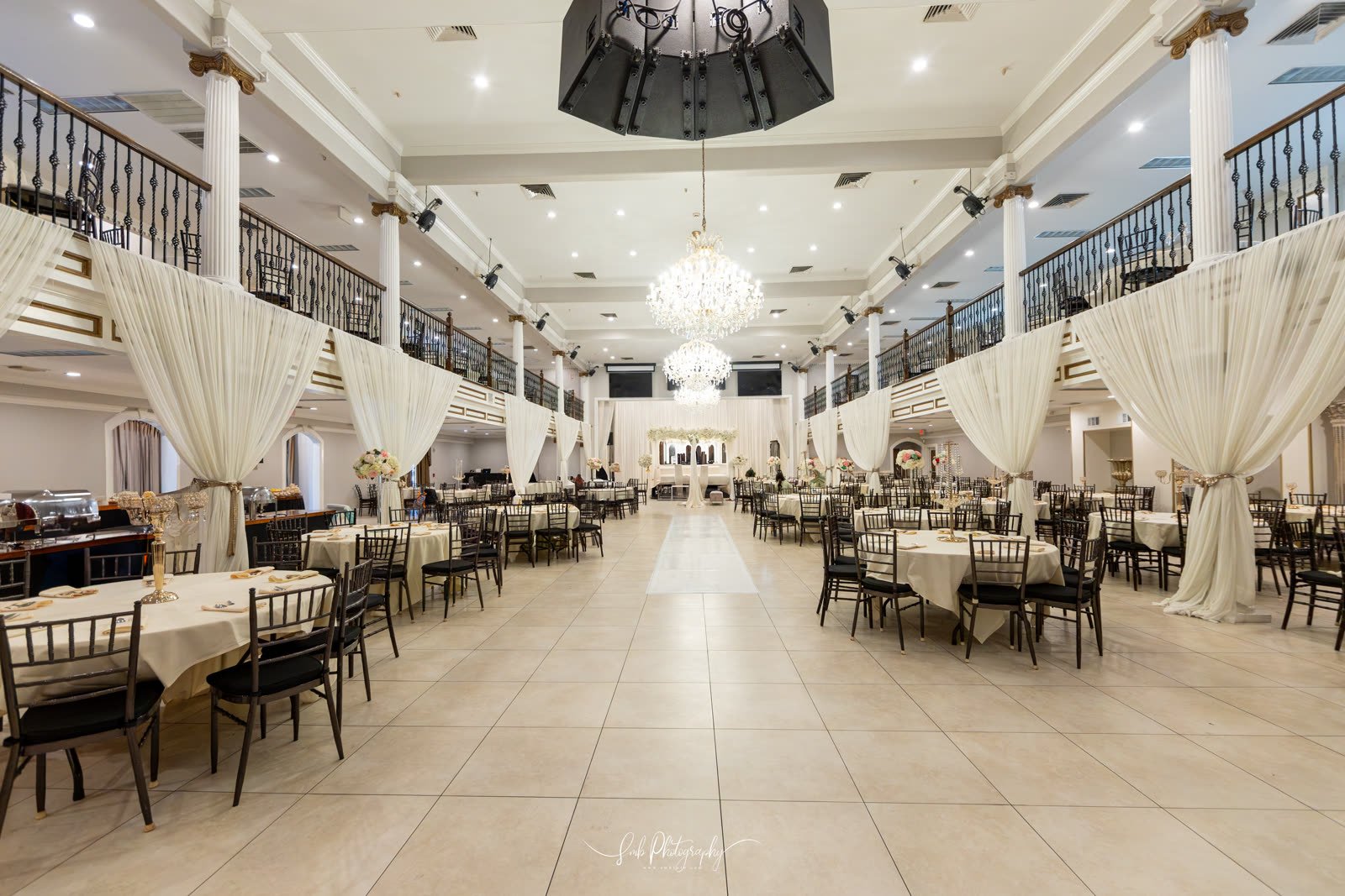 The white ballroom with its balcony above