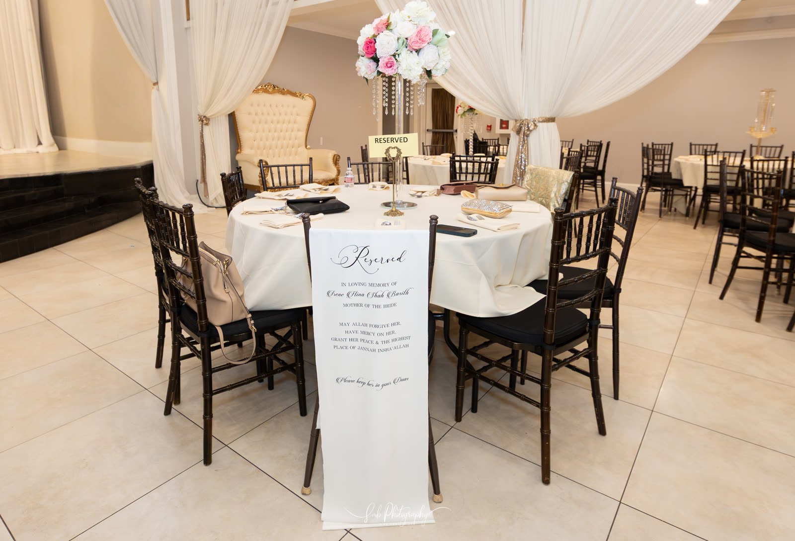 Guest tables under the balcony